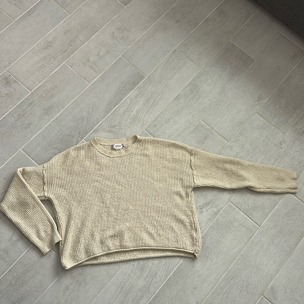 Cream pink rose women’s size large cropped sweater